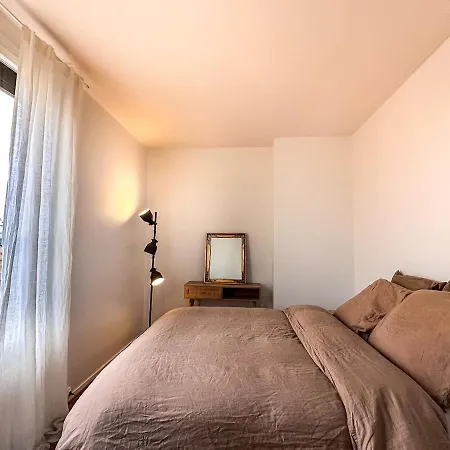 Appartement Parisian Nest - Panoramic Views - Free Parking *