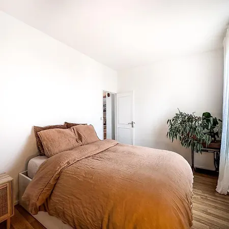 아파트 Parisian Nest - Panoramic Views - Free Parking 파리